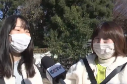   日本民众排队送别大熊猫 缩略图