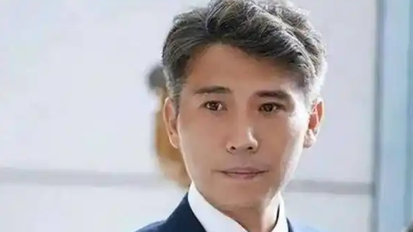  李乃文换蜡烛头像 与朱媛媛是至交