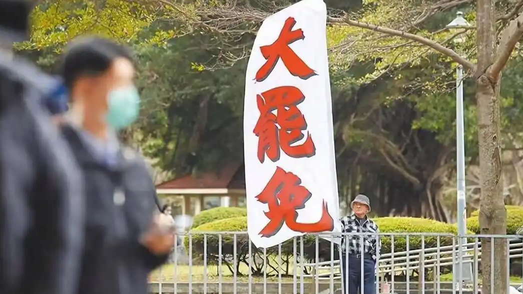 乘龙卡车再发两张海报内涵理想
