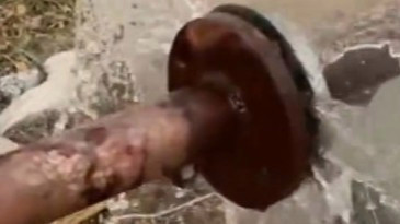 咸阳一村深井内突现近60度热水