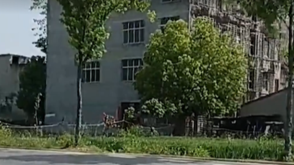 当地通报村干部违建楼房成打卡地