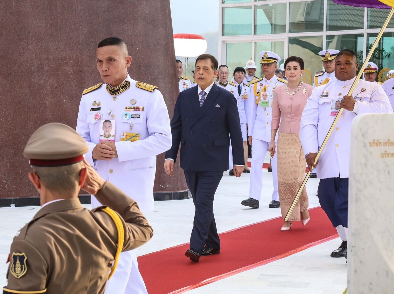 泰国国王与王后现身北京故宫游览