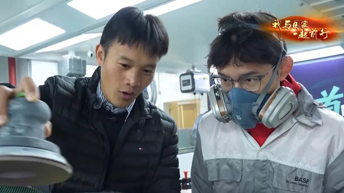 他用一杆喷枪征服全世界