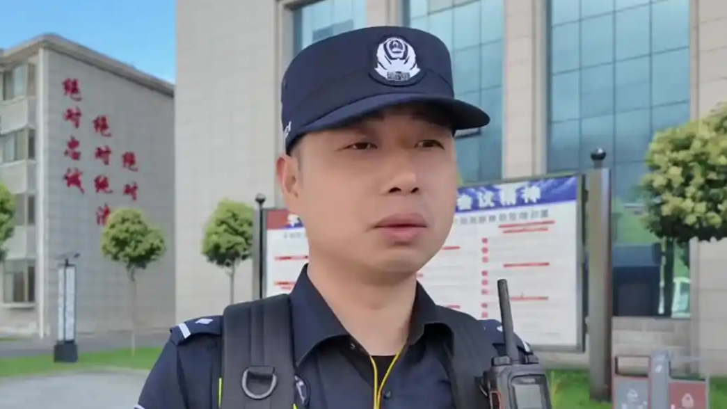  “下面都是人民群众 我们去接他们”