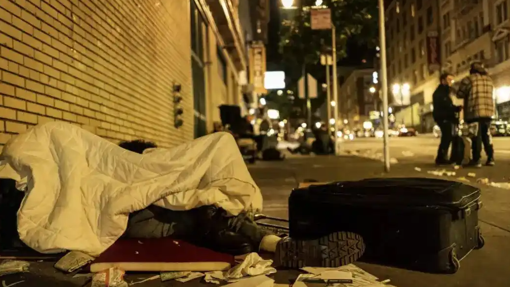 “美国斩杀线”曝光：多少意外就能让普通人一夜返贫？