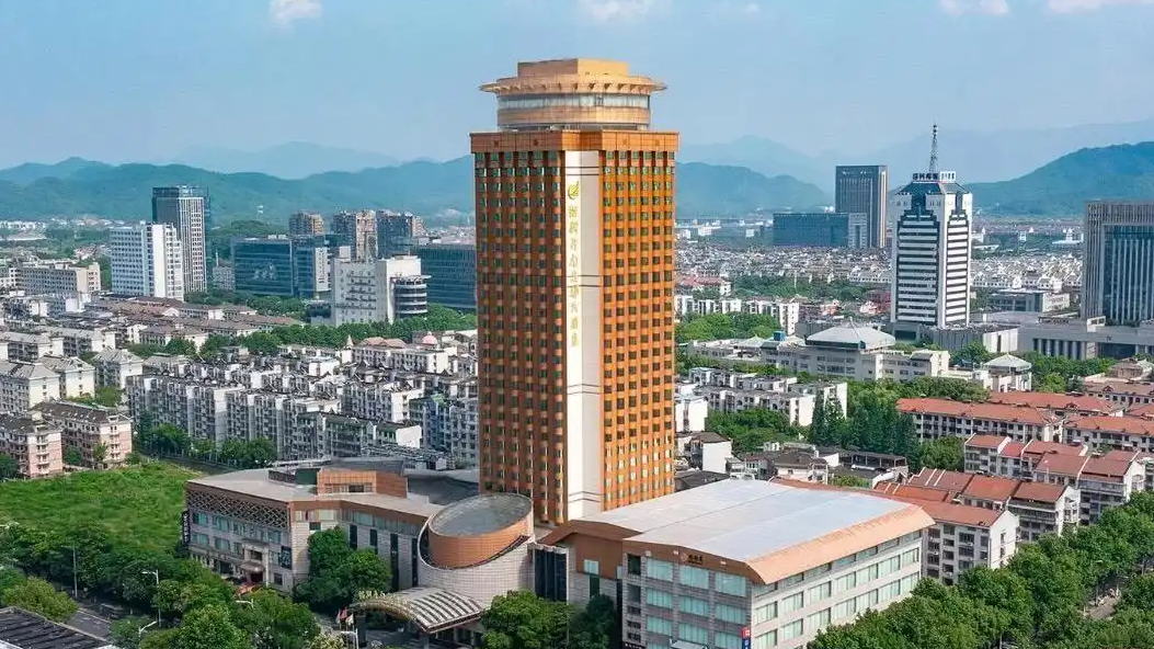  聪明人扎堆住进一线城市五星酒店