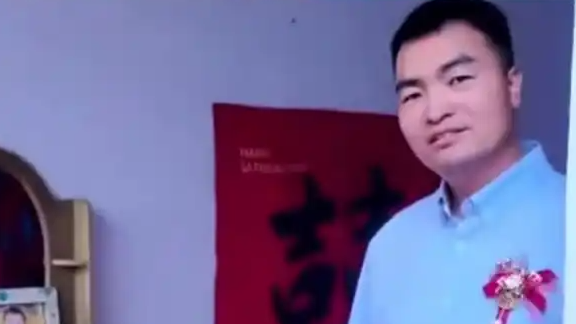 哥哥代替去世父母送妹妹出嫁