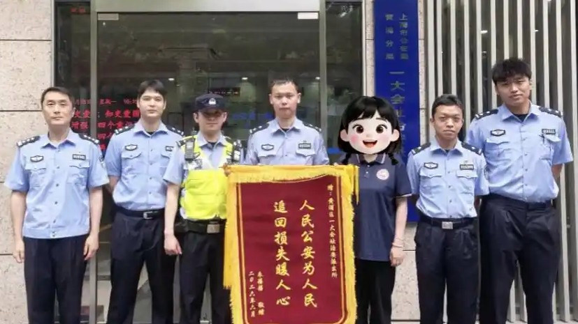 女孩向警察借手机刷单 民警识破骗局