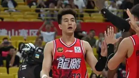 广州龙狮官宣郭艾伦离队
