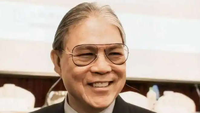 霍震霆回应和孙子在内地旅游被偶遇