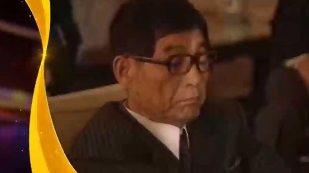 聂卫平迎战日本特意穿国乒球衣