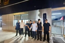警惕碰瓷新套路：肉碰改车碰