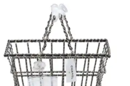   香奈儿“购物篮”包拍出超百万天价 缩略图