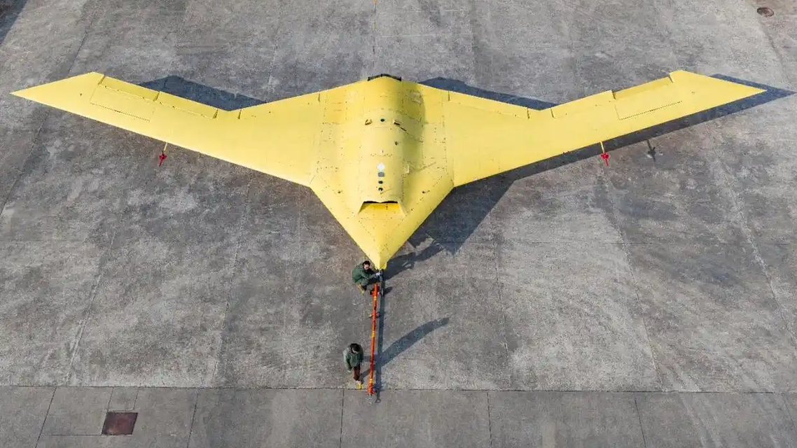 重大突破！彩虹7隐身无人机首飞成功