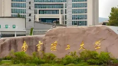  高校回应请学生吃“疯狂星期四”
