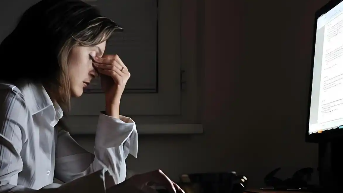 熬夜时心脏“咯噔”一下危险吗