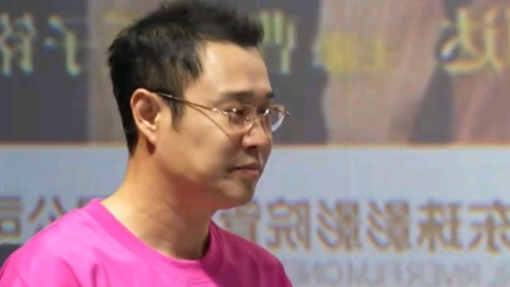 小沈阳重现甩刘海名场面