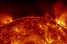   太阳爆发强烈耀斑 大地磁暴或将出现 缩略图