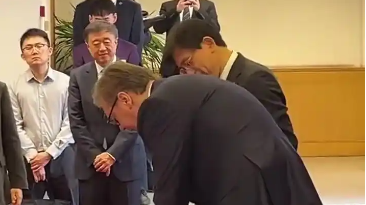 武契奇到访清华大学