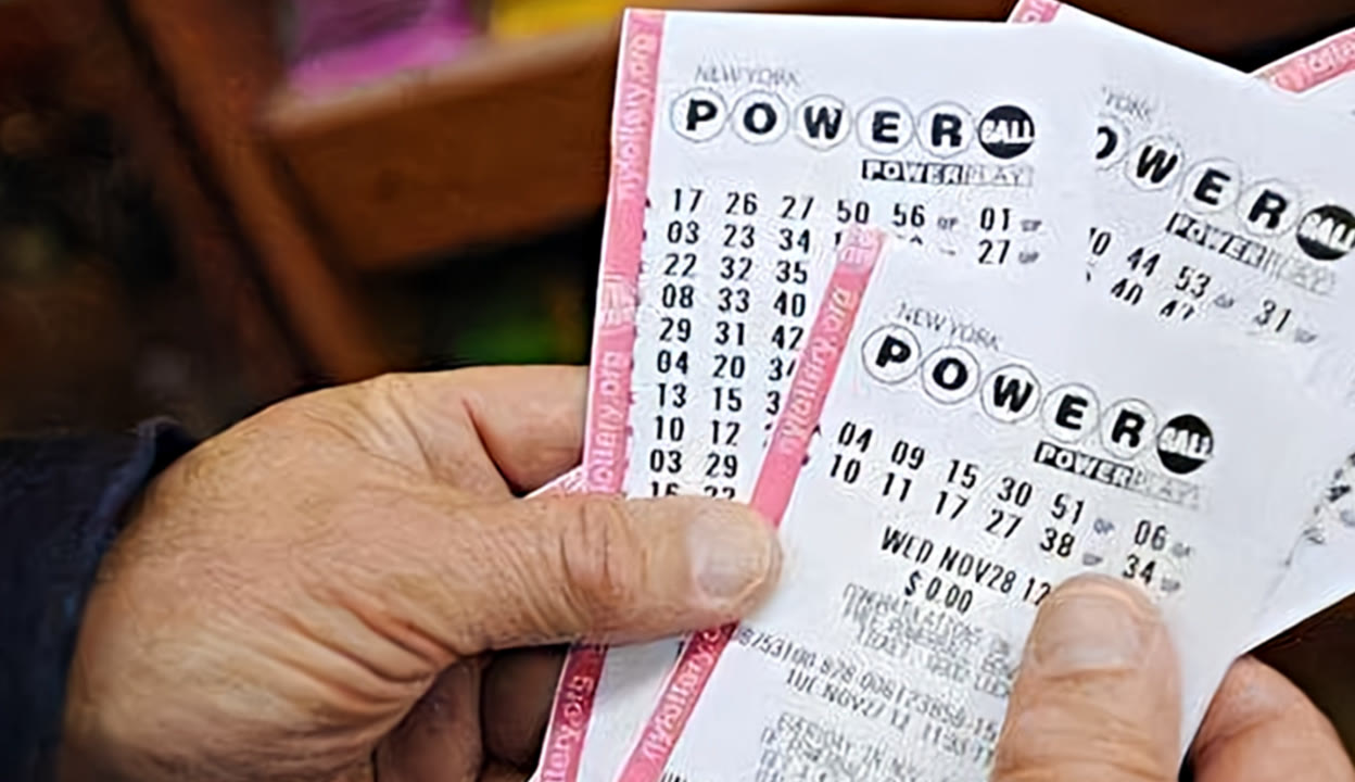 男子买彩票中大奖后转移财产并离婚