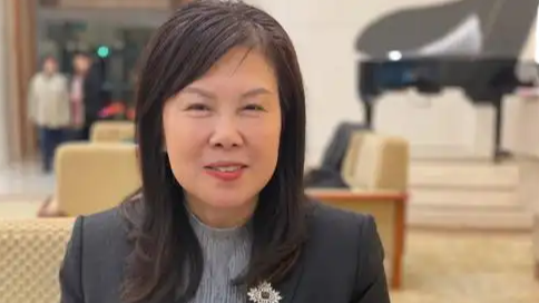 委员：微信群布置作业是为家长增负