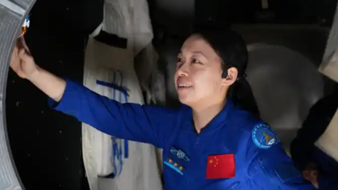  香港女航天员黎家盈拥有博士学位