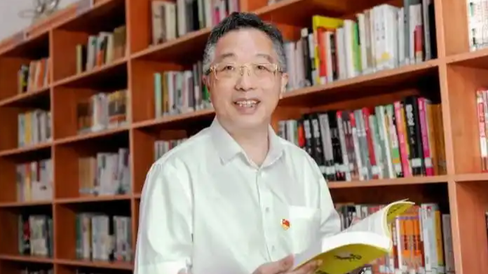  “颐云楼主人”主动向省纪委投案