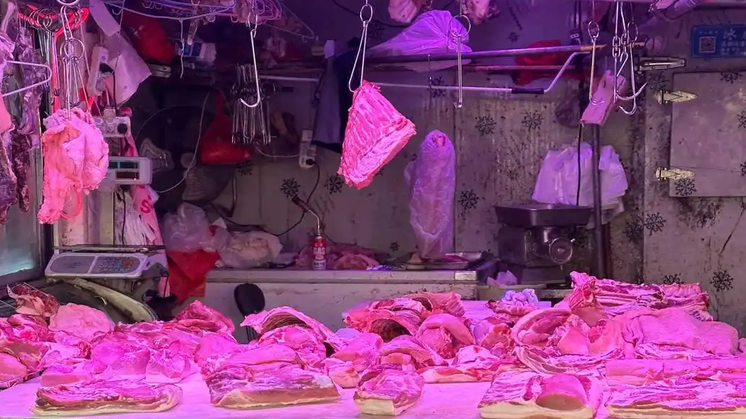 肉铺老板用红色生鲜灯 称谁都管不了