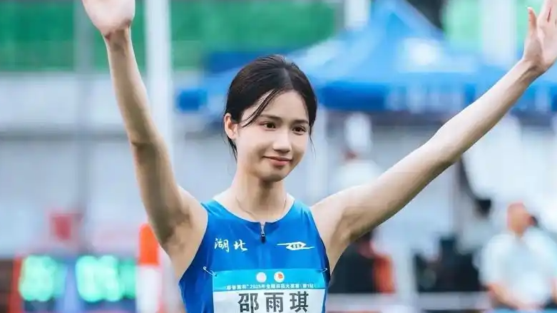 清华美女研究生获全运会跳高冠军