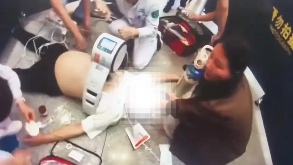 她错过一次列车 却救下了一条人命