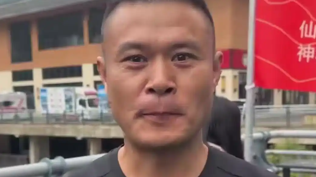 七星山钻木取火冠军用时10秒获奖8万