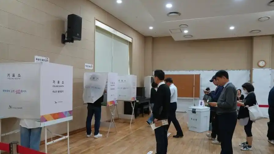  韩国大选开始投票 5人竞逐总统