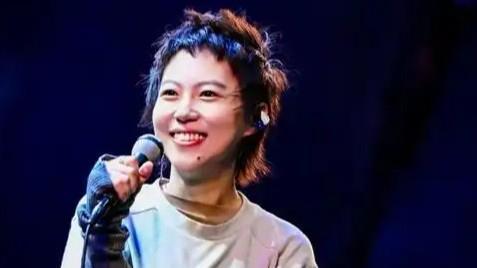  姑姑窦颖给窦靖童和声