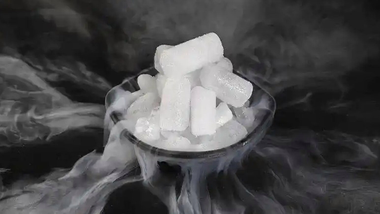 这个东西千万别放进冰箱 会炸