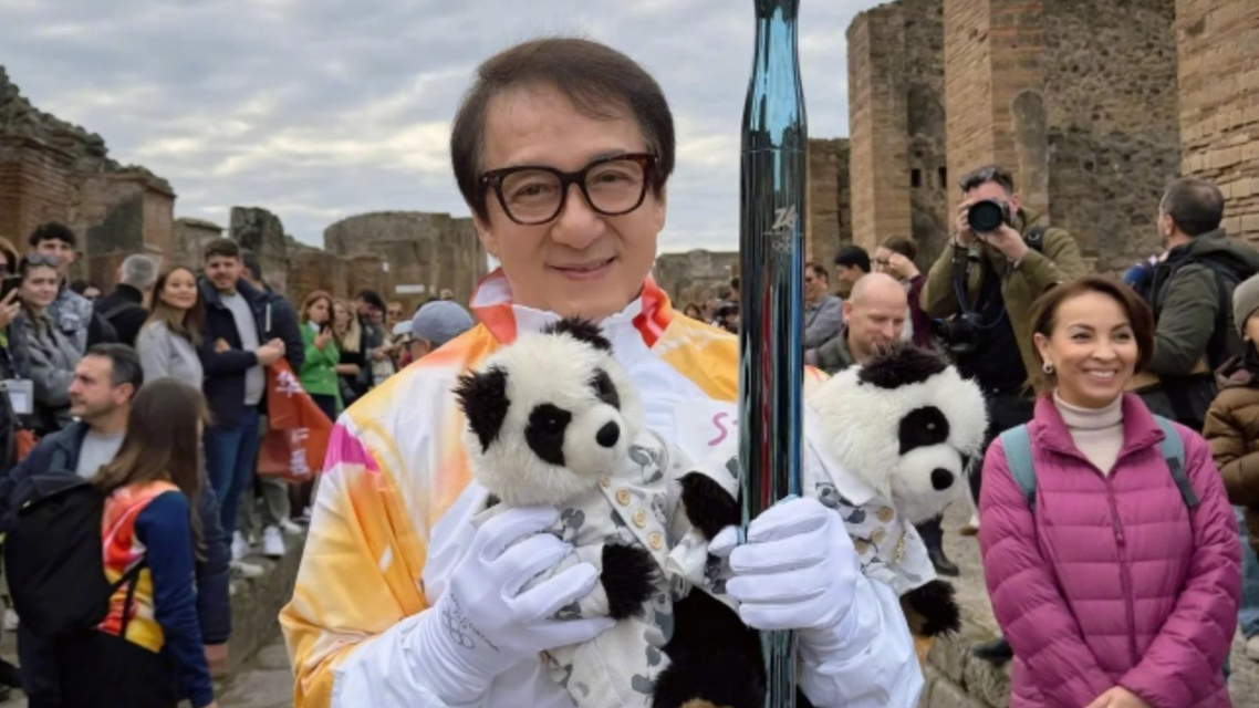 成龙意大利传递火炬打醉拳身手矫健