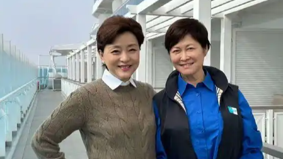 杨澜得知敬一丹去世痛哭