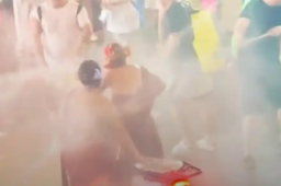   别让泼水节变了味 缩略图