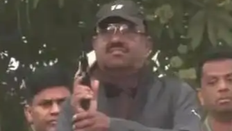 印度田径赛发令枪举太低 众人一脸灰