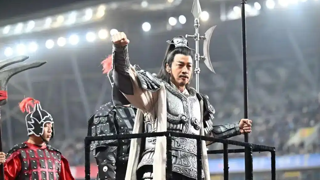 何润东助阵宿迁赢球 网友：没白请