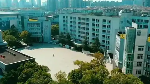 湖南一学校家长群设捐款保底线