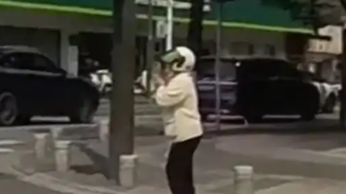  狗狗未牵绳被碾压主人当场崩溃