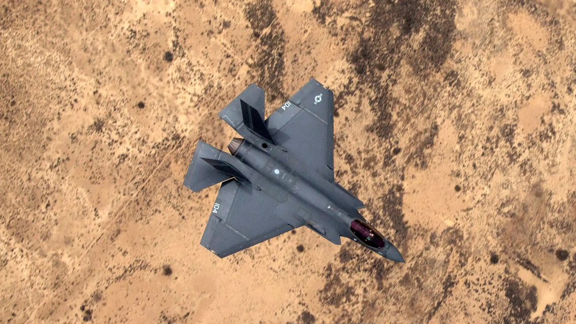 美军一架F-35战机在内华达州坠毁