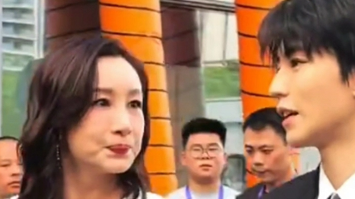  秦海璐王俊凯姐弟再同框