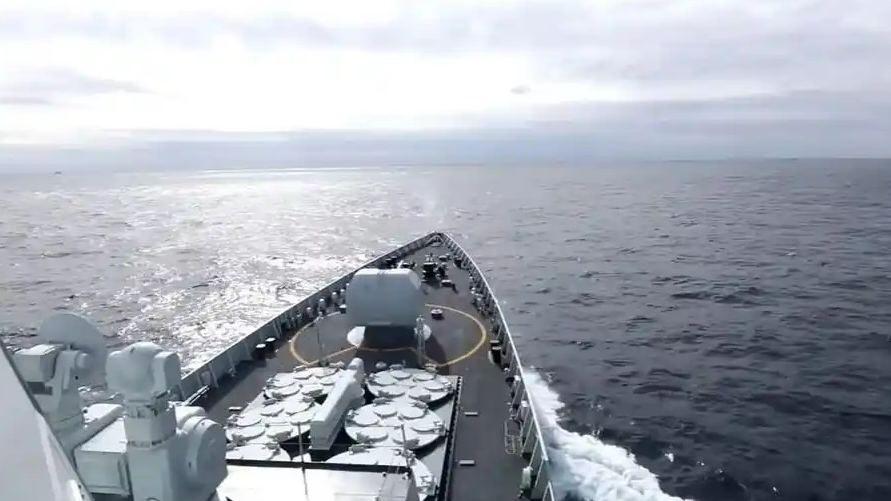 东部战区发视频《进逼 夺权 阻逃》