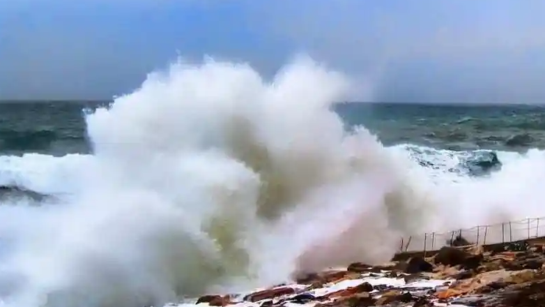 印尼7.7级地震引发海啸