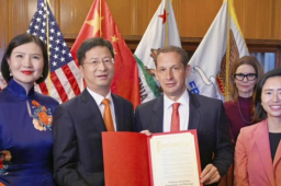 旧金山市政府升五星红旗庆中国国庆