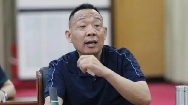 泰国男子因边充电边玩手机触电身亡
