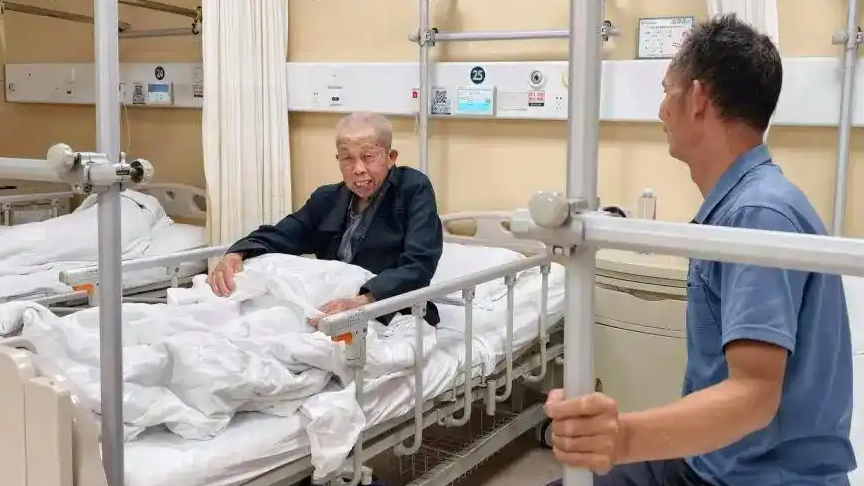  柳州地震获救的91岁老人已无大碍