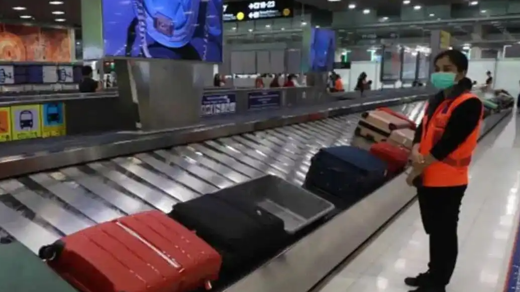  泰国机场：旅客不在场也可开箱查行李