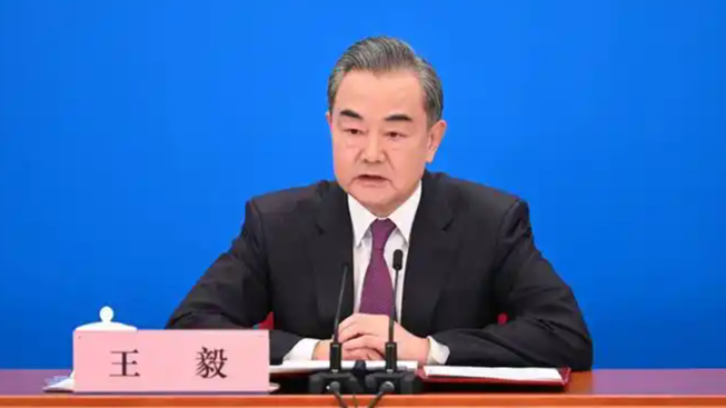  一天内王毅先后会见美菲